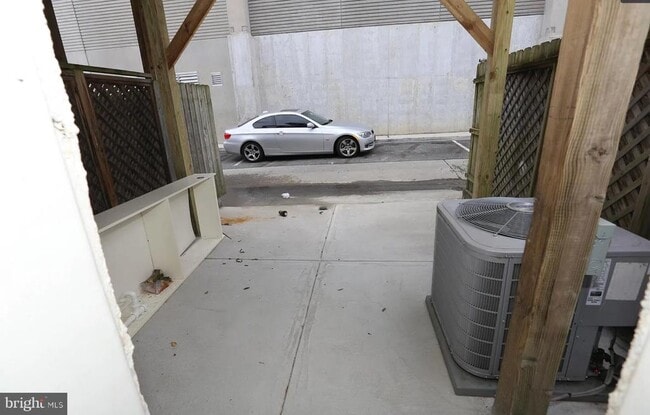 Building Photo - 1827 S Charles St