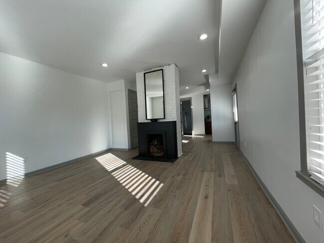 Living - 250 Allen Ave