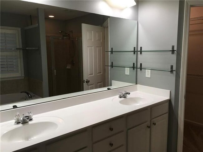 Building Photo - 500 Papillion Trace
