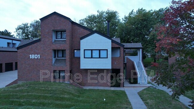 Building Photo - 1801 Ridgehaven Ct