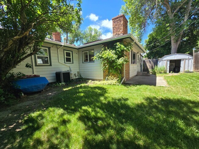 Building Photo - Spacious 4 Bedroom Home with Solar Panels, Fully Fenced Yard on Rimrock Rd