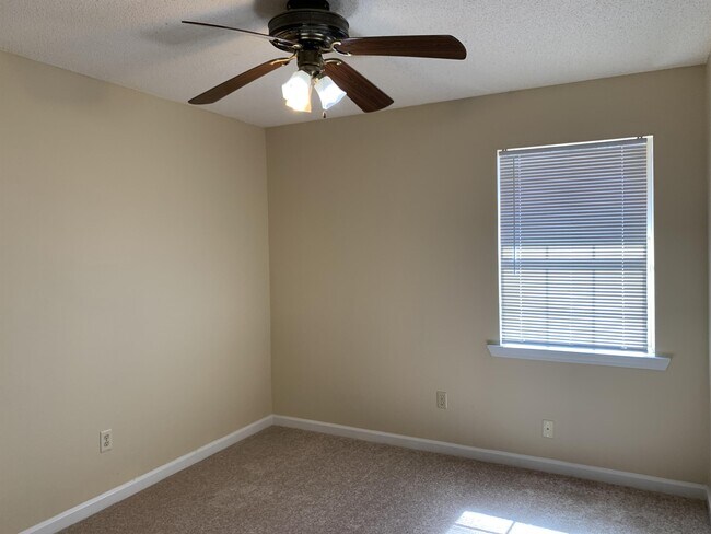 Building Photo - 1430 Paul Caswell Blvd