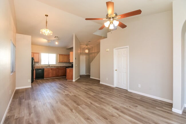 Building Photo - 8723 E Fox St