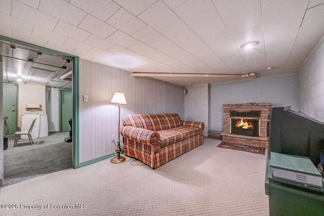 Building Photo - 454 Hickory St