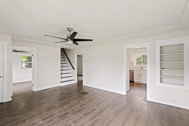 Building Photo - Newly Renovated 3-Bedroom Home in North Po...