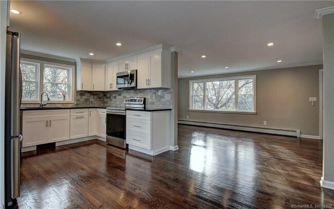 Building Photo - 29 Horseshoe Dr