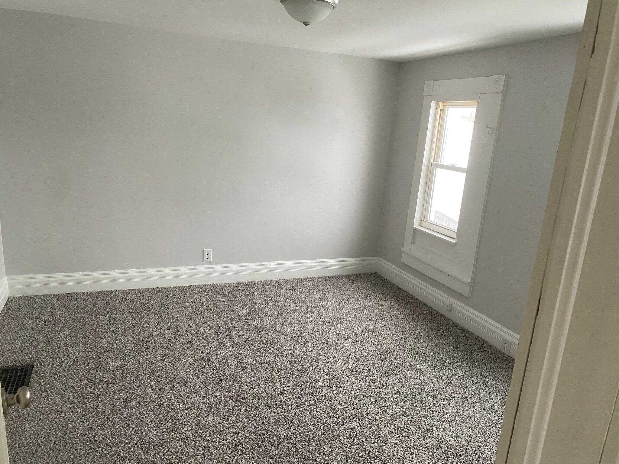 Building Photo - 340 N Park St