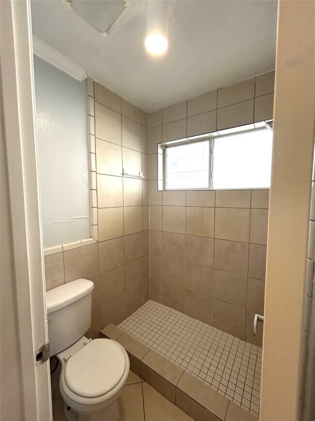 Building Photo - 2715 Spring Canyon Ct