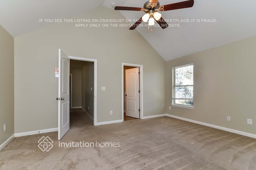 Building Photo - 3967 Rosebud Park Dr