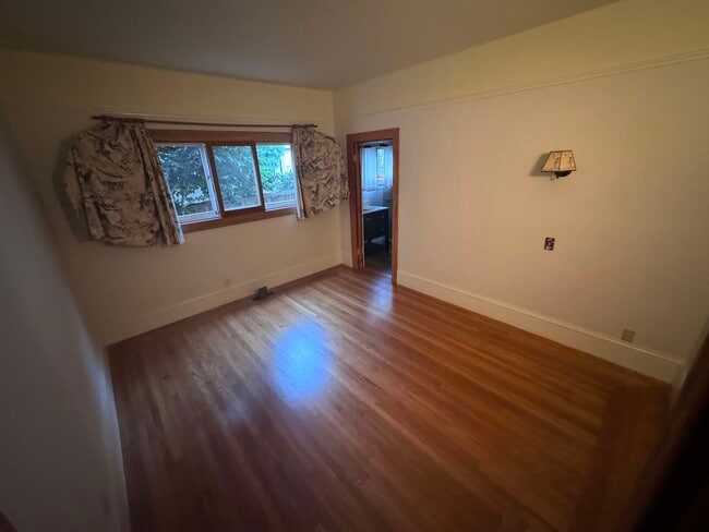 Building Photo - 6448 Benvenue Ave