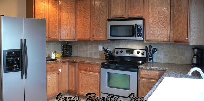 Building Photo - Immaculate just update  in the 4BR The Meadows