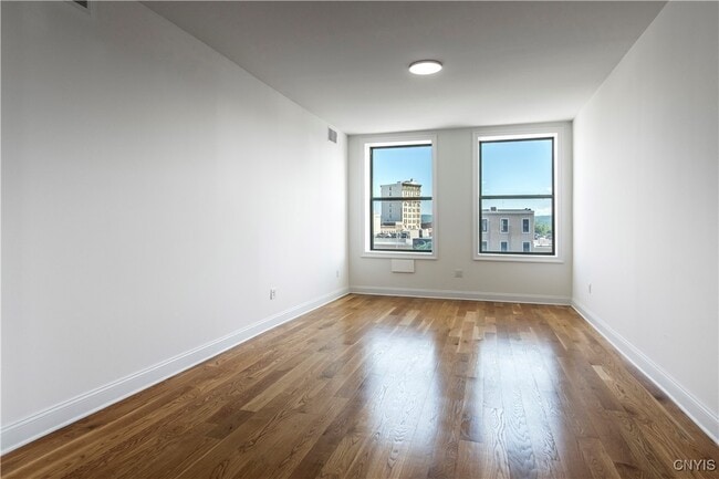 Building Photo - 221 Elizabeth St