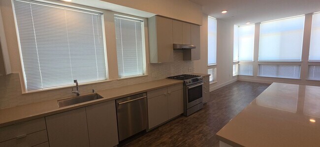Building Photo - Luxury New Build with 2 En-Suites | Quartz Kitchen | Prime Fremont Location