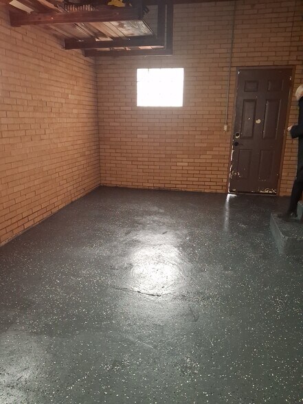 Garage - 611 Fairview Ave