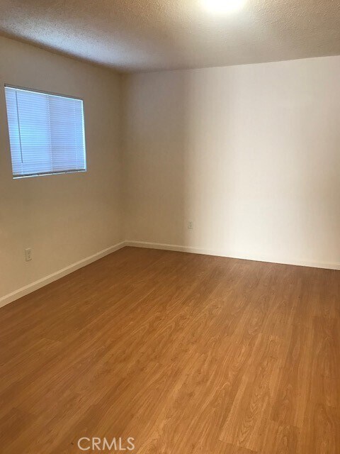 Building Photo - 524 W 81st St