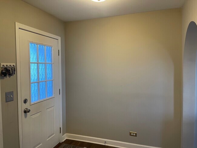 Building Photo - 3252 Cool Springs Ct