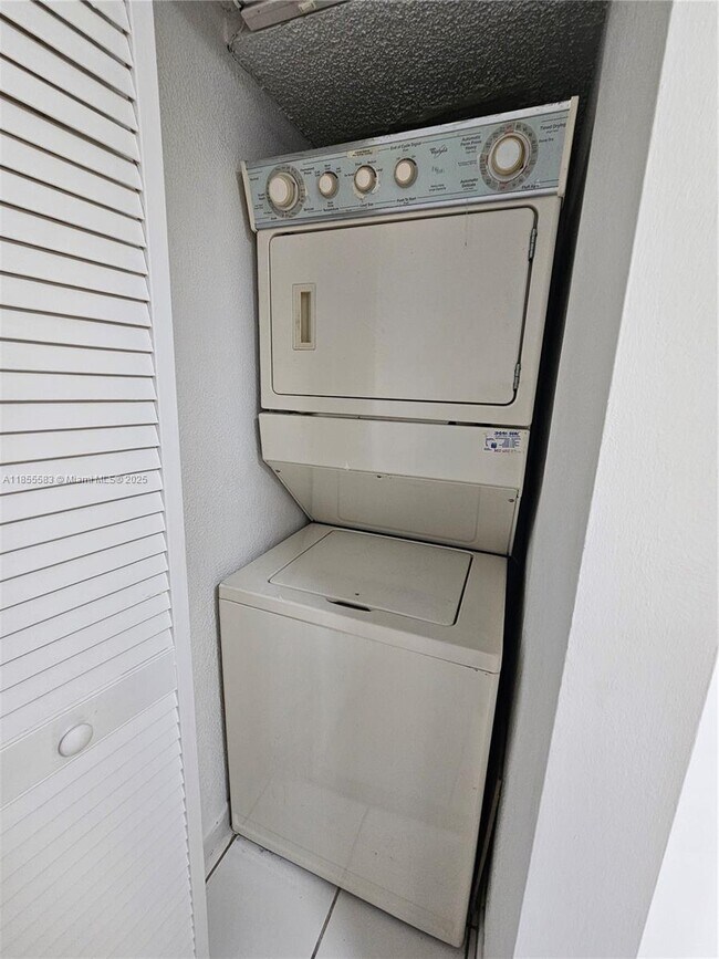 Building Photo - 8475 SW 156th Ct