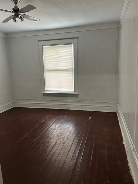 secondary room - 519 W 14th St