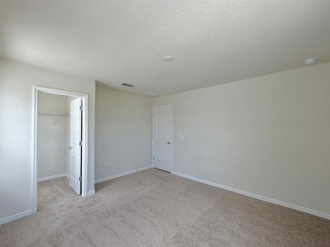 Building Photo - 6985 Oak Commons Way