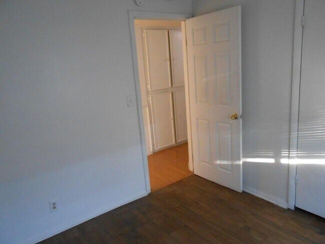 Building Photo - 6671 Bubbling Brook Dr