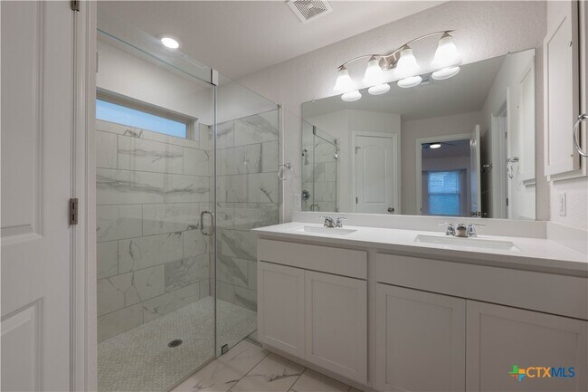 Building Photo - 2089 Egret Ave