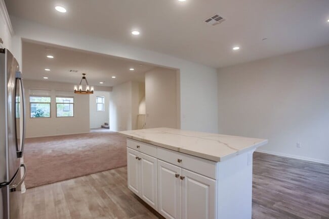 Building Photo - Beautiful 4 Bedroom Townhome! Built in 202...