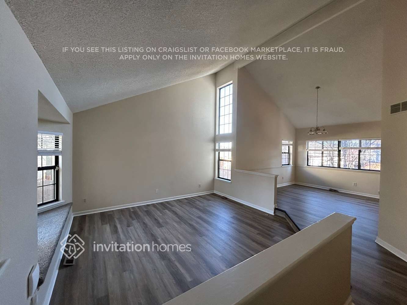 Building Photo - 1295 E Phillips Pl