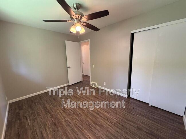 Building Photo - 10329 Chesley Dr