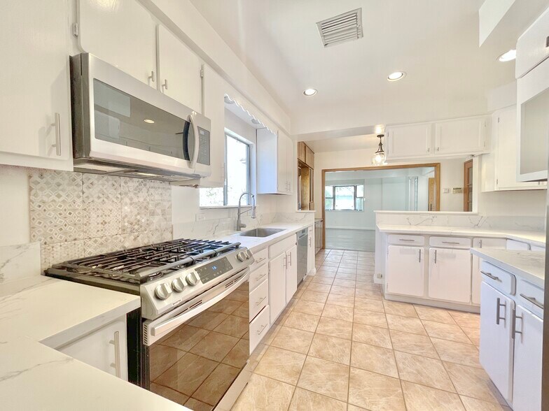 Building Photo - 4031 Berryman Ave