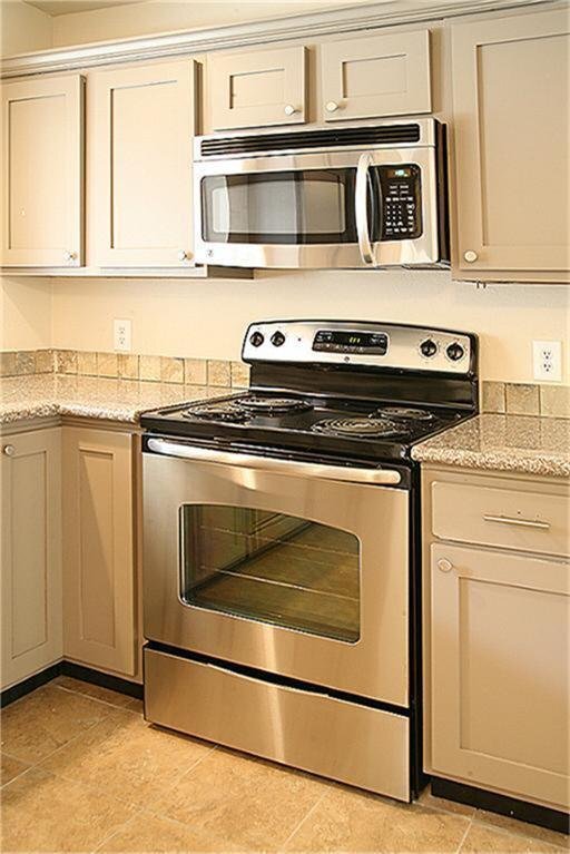 Building Photo - 9 Wolfhound Ln