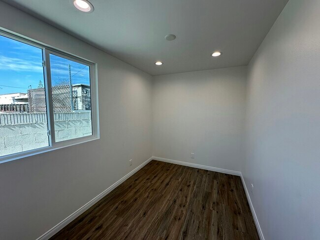 Building Photo - 2941 9th Ave