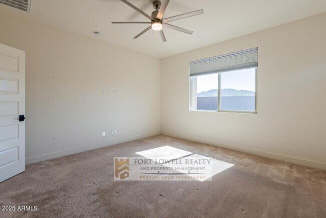 Building Photo - 8443 S 164th Dr