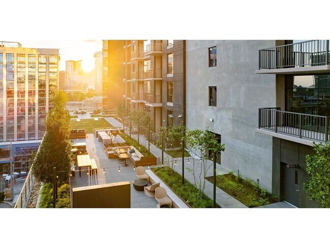 Building Photo - 1212 Demonbreun St