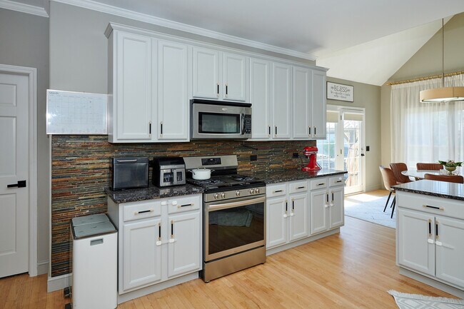 Building Photo - 26300 W Chatham Dr