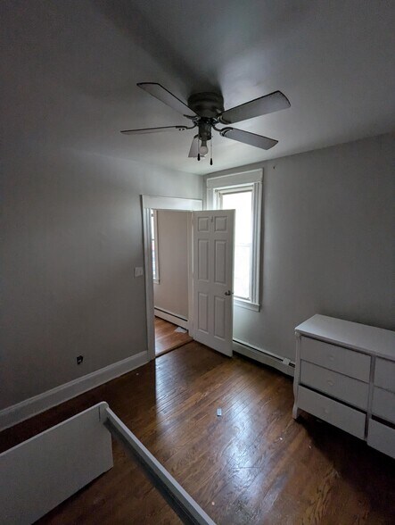 bedroom 2 - 213 Lincoln Pl