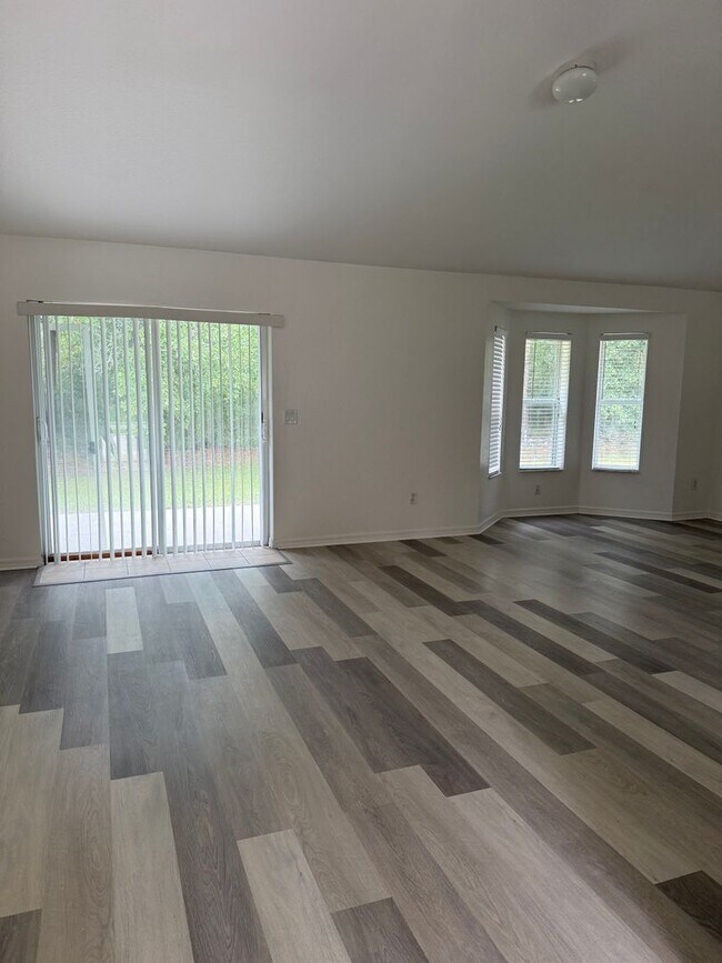Building Photo - 8161 SW 128 Loop