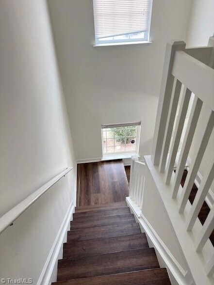 Building Photo - 302 Mourning Dove Terrace