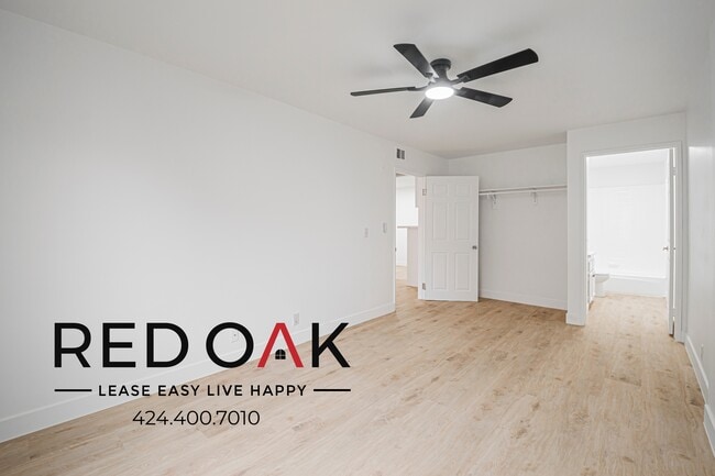 Building Photo - 4651 Cahuenga Blvd