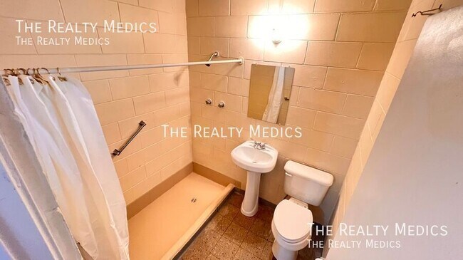 Building Photo - 2271 Northland Rd