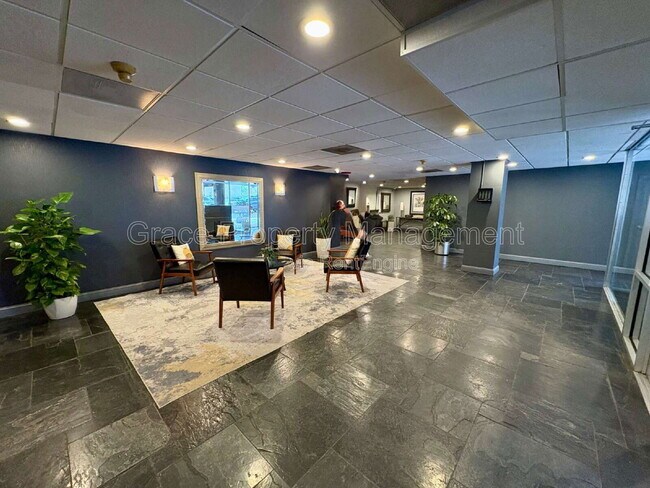 Building Photo - 888 Logan St