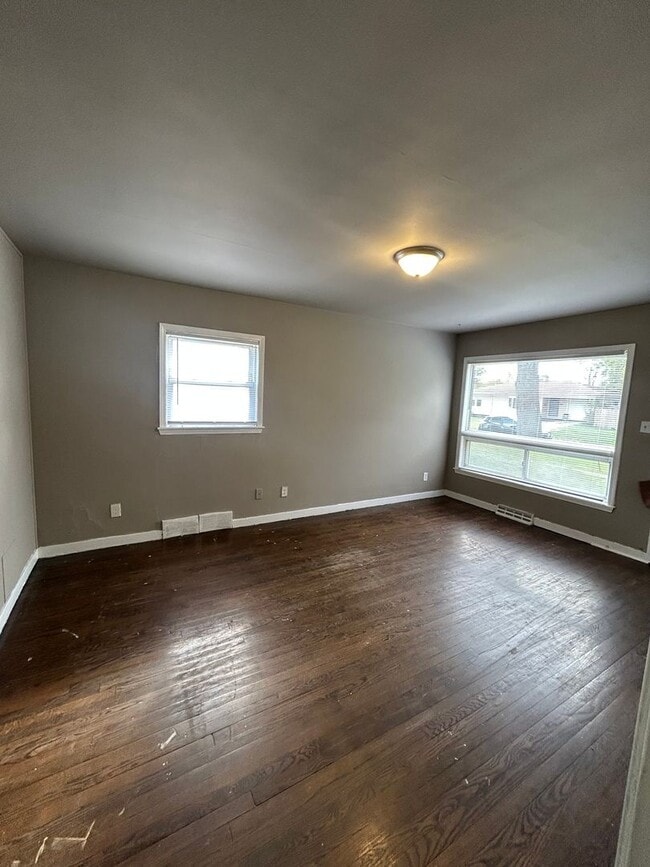 Building Photo - COZY HOME LOCATED CLOSE TO EVERYTHING!