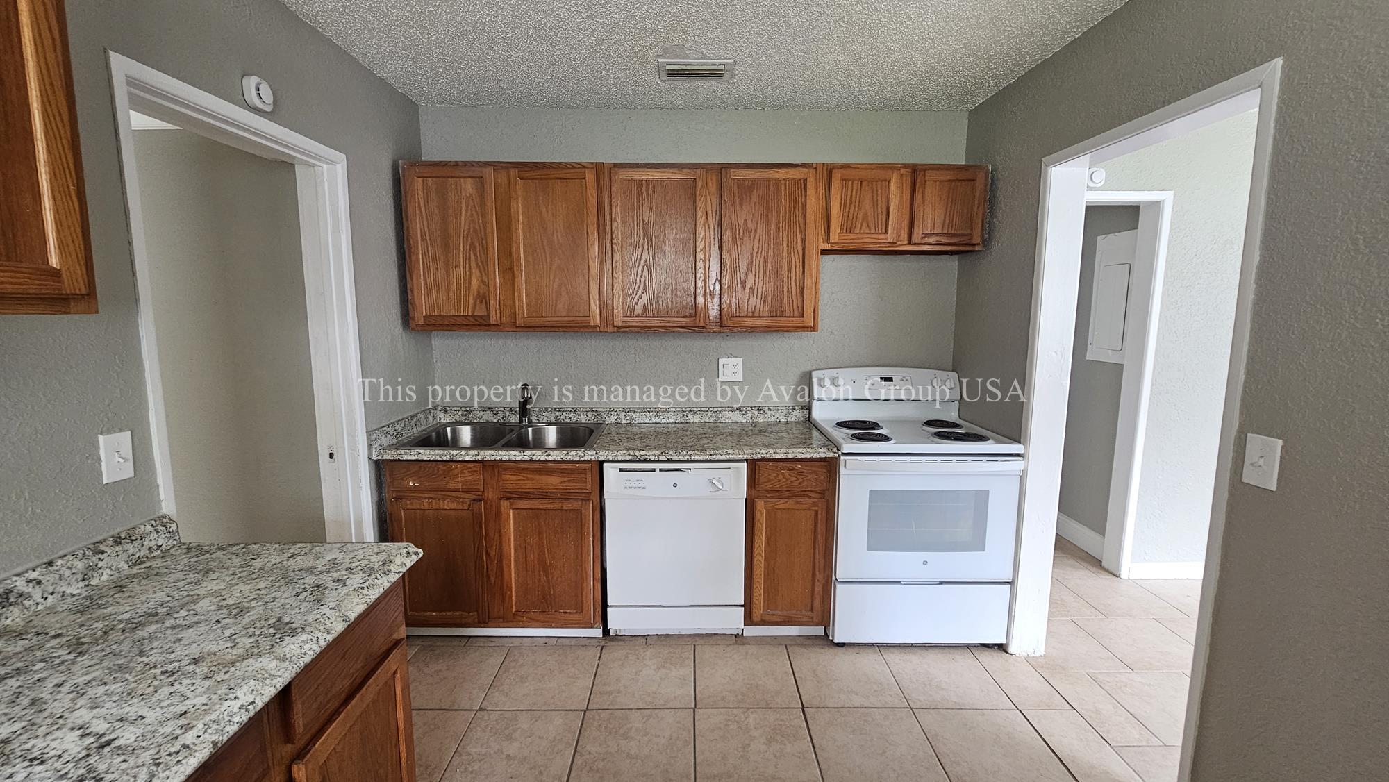 Building Photo - 7007 Oakwood Dr