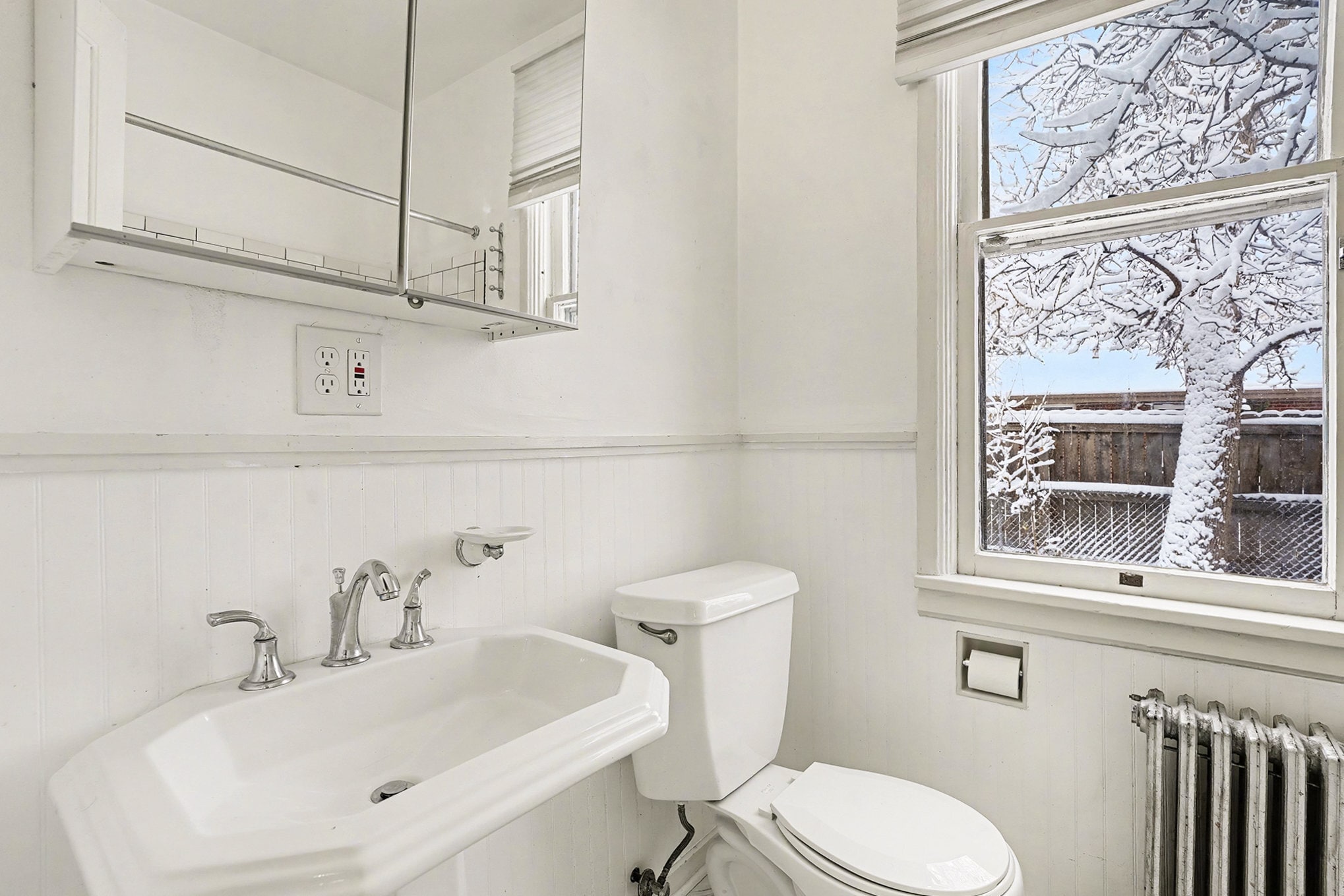 bathroom - 2122 Hooker St