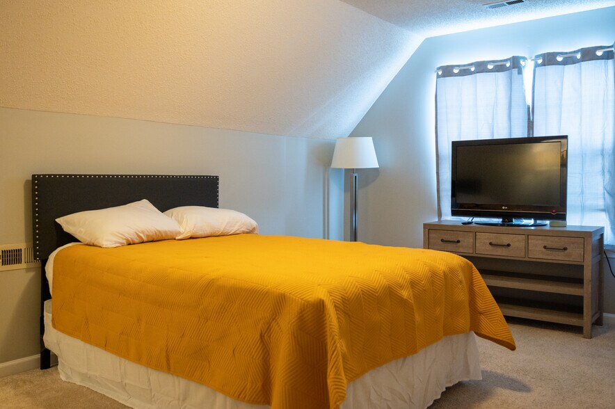 Building Photo - 5320 Starflower Dr