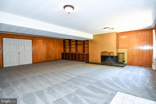 Building Photo - 4842 Randolph Dr