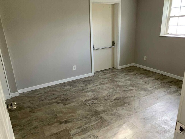 Building Photo - 6712 N Terra Vista Dr