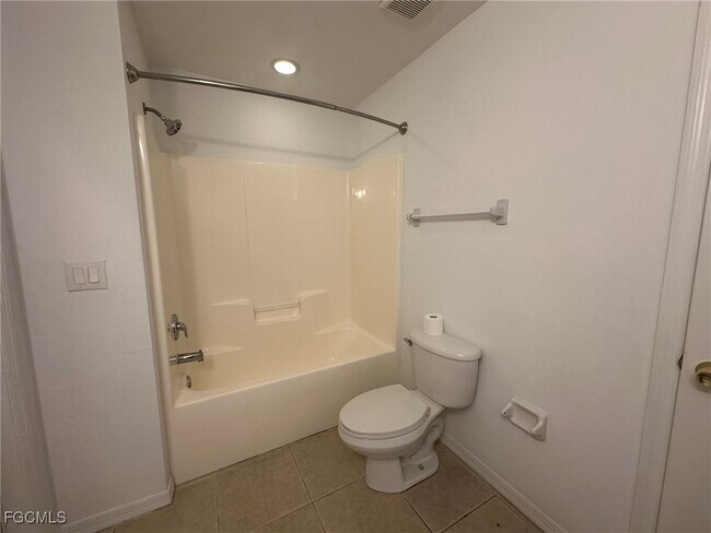 Building Photo - 3929 NW 42nd Ave