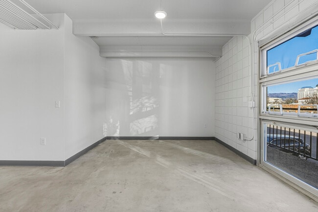 Building Photo - 415 S Weber St