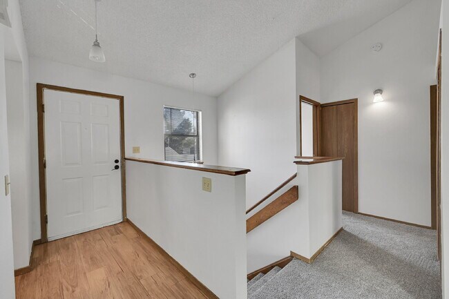 Building Photo - $2,085.00 - $500 OFF First Months' Rent - 3 Bedrooms, 2 Bathrooms Townhouse in Aurora with Washer...