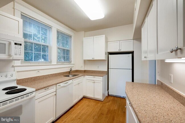 Building Photo - 4209 Ellicott St NW